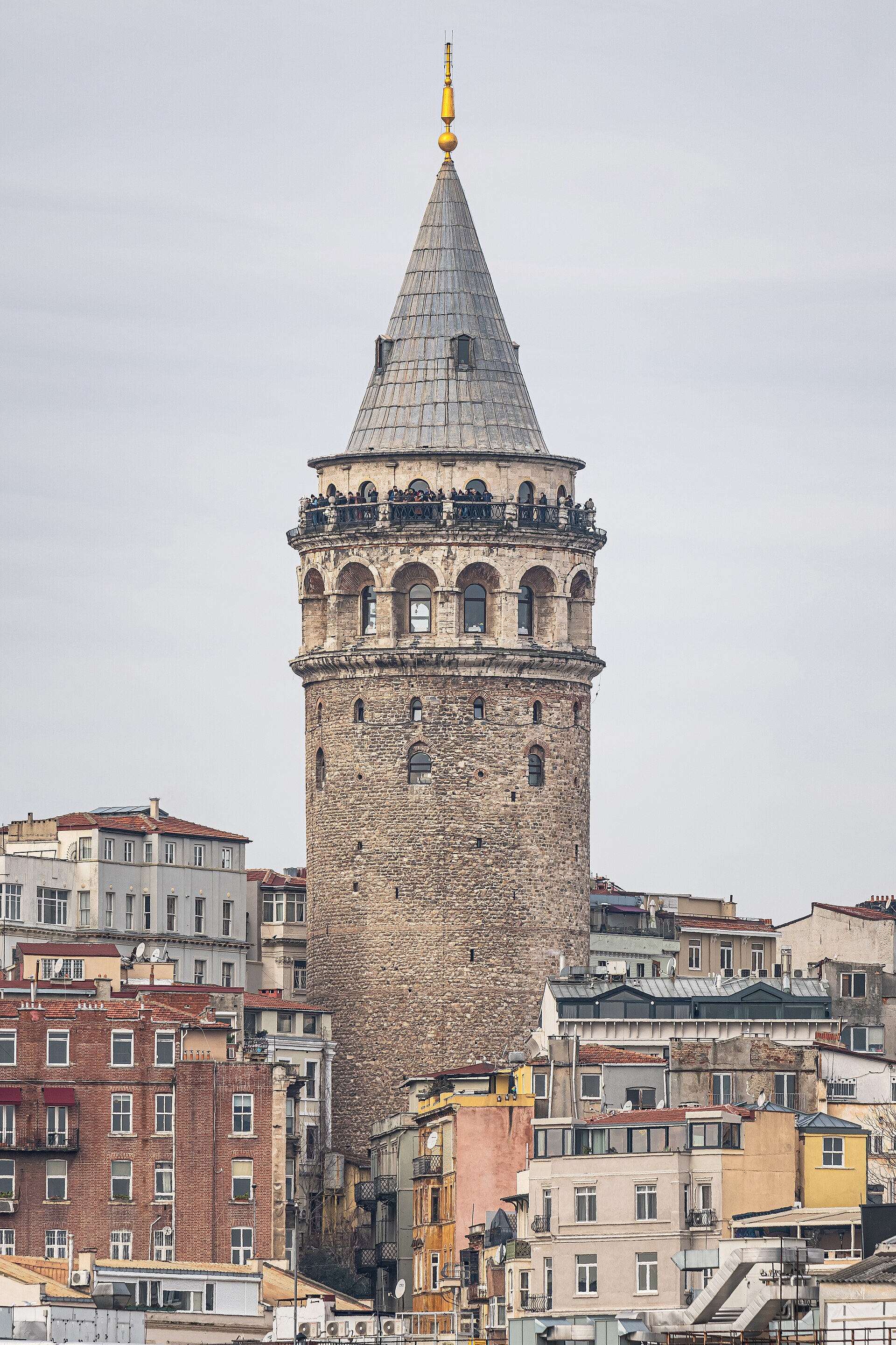 Galata Kulesi ve Galata'nın çatıları